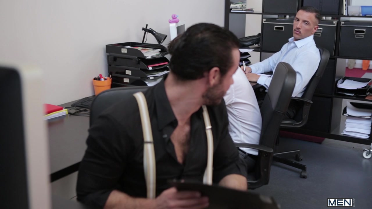 Sweet The Gay Office Employee Gives A Blowjob Zzgays