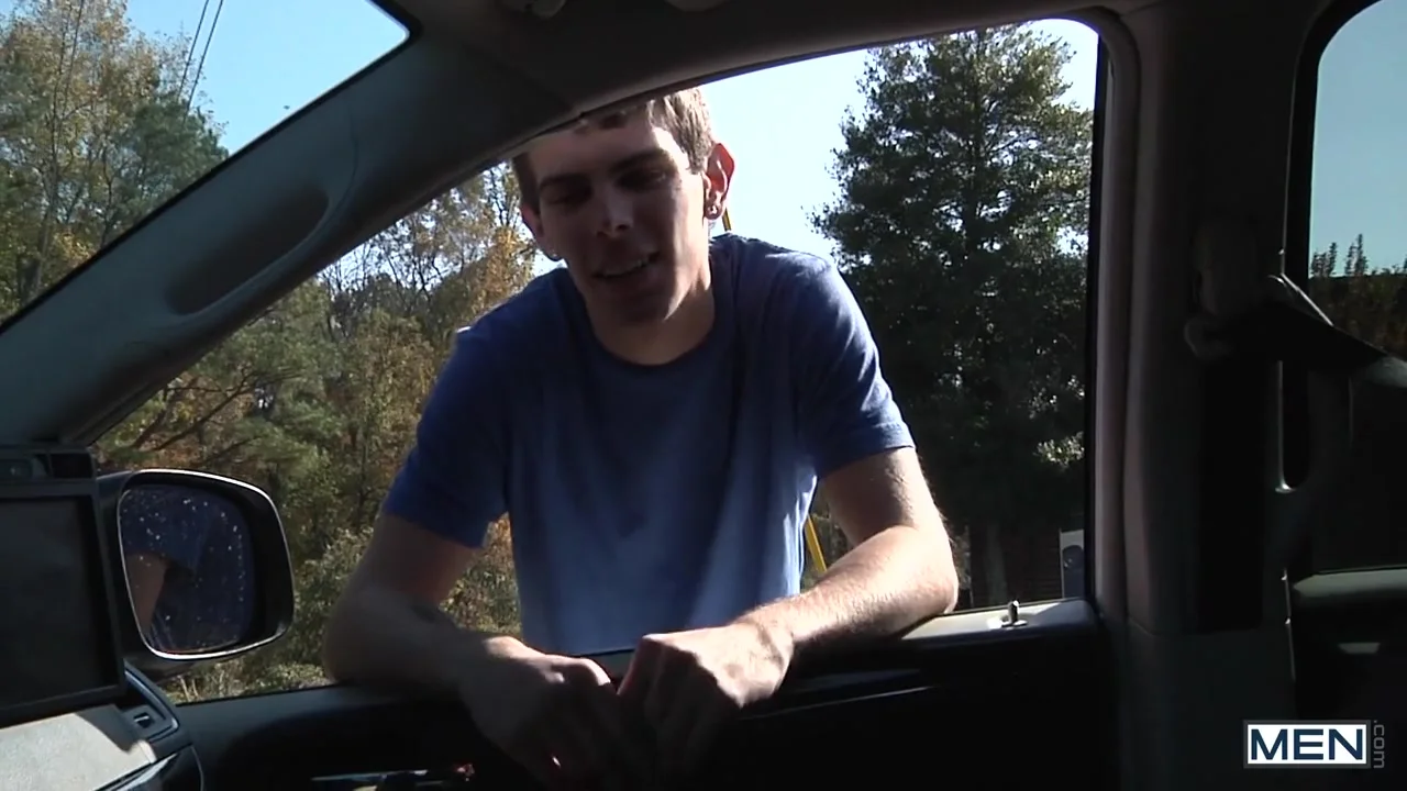 Blue t-shirt twink sucking cock in the car | ZzGAYS.com